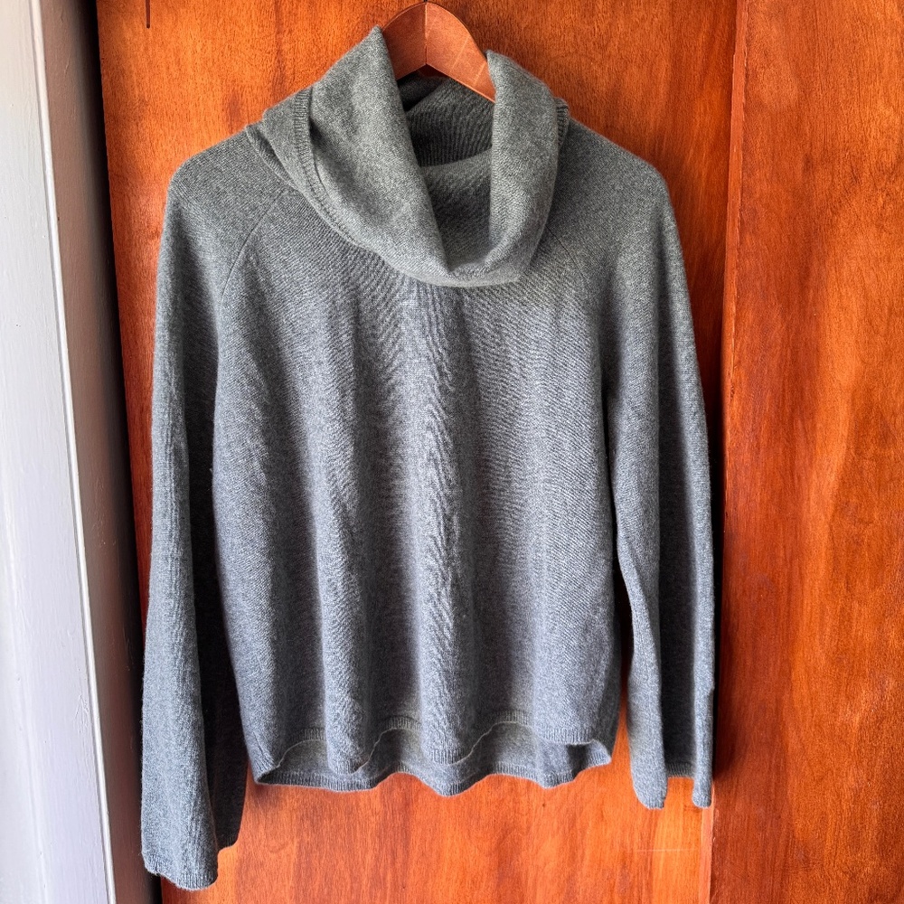 Garnet Hill 100% Cashmere Cowl Neck Size L
